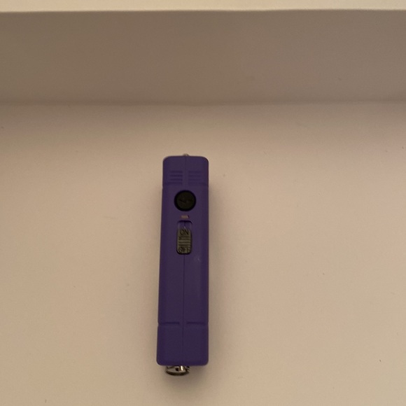 Purple taser 💜 - Picture 3 of 8